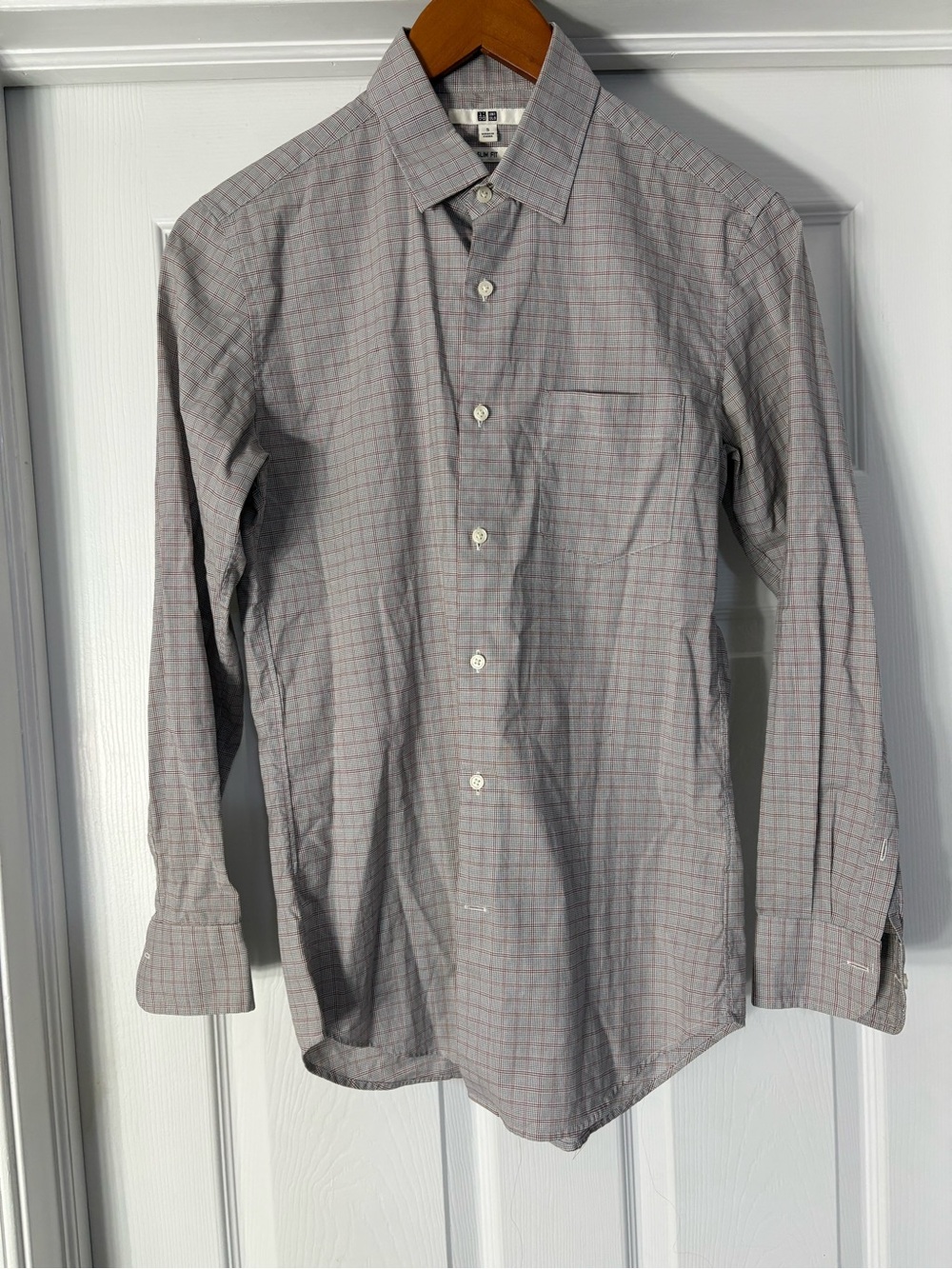 Uniqlo Men's Light Gray Windowpane Dress Shirt with Subtle Red Check